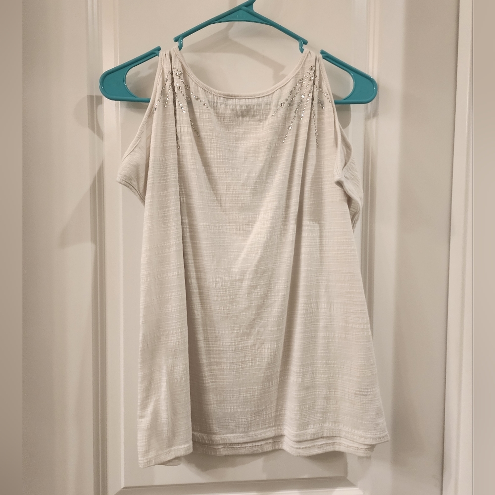 89th & Madison White Cold Shoulder Top